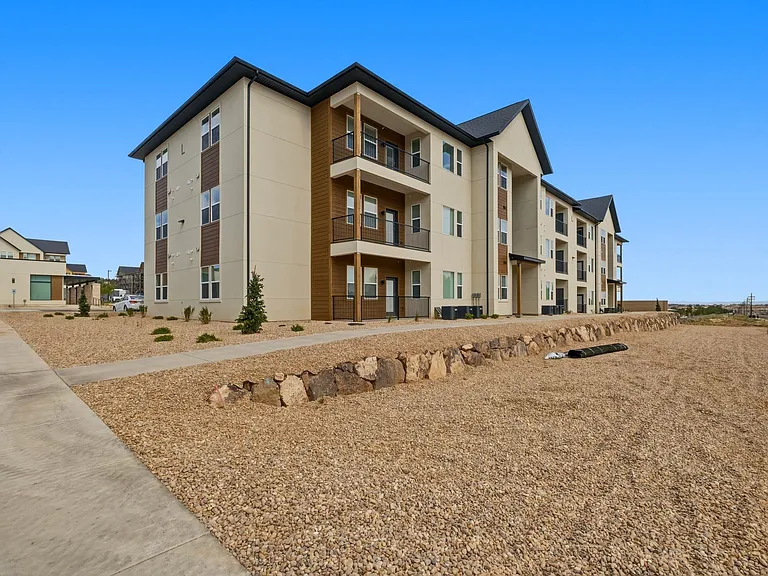 The Henley Apartments — Photo 18