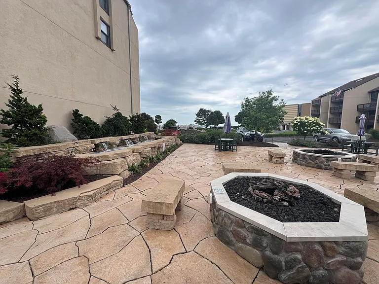 1803 E Perry St #47 — Photo 11