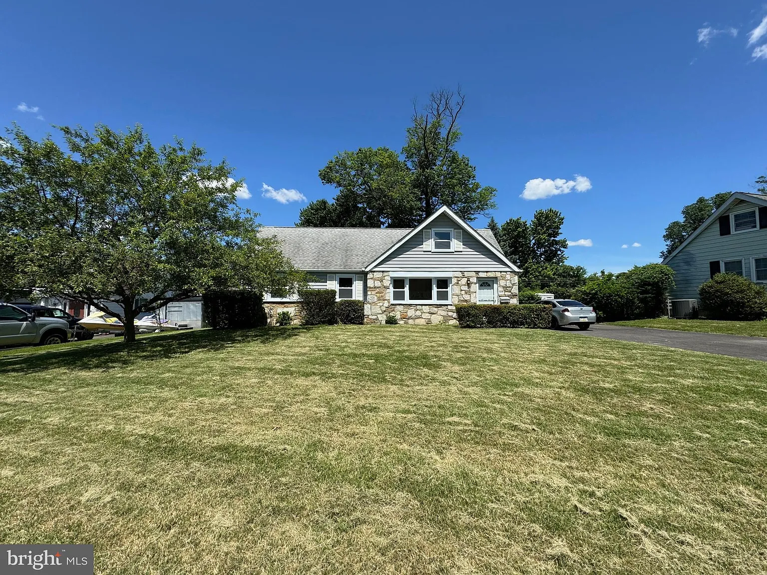 384 Marilyn Rd photo 1