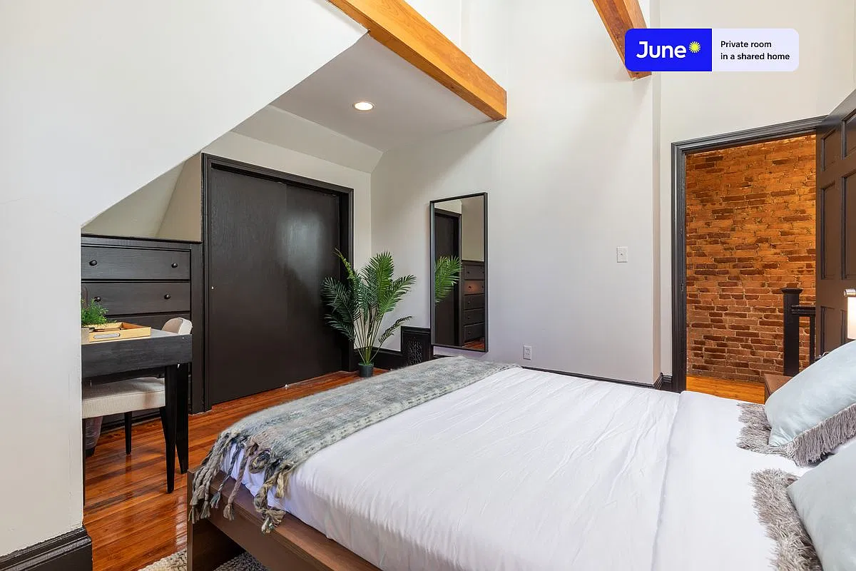 Queen bedroom in 5 bed/2 bath home in Allston #233 C — Photo 3