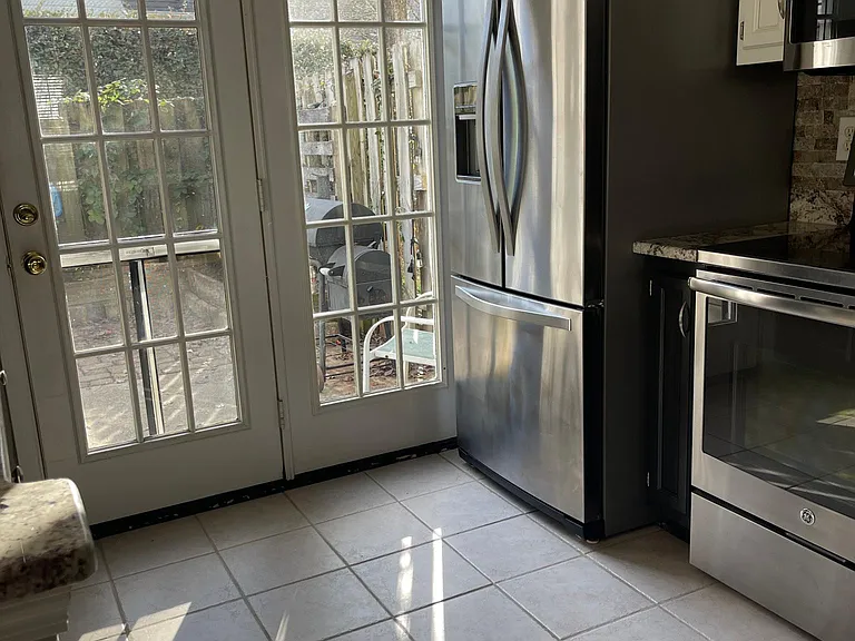 8223 Southgate Commons Dr — Photo 10