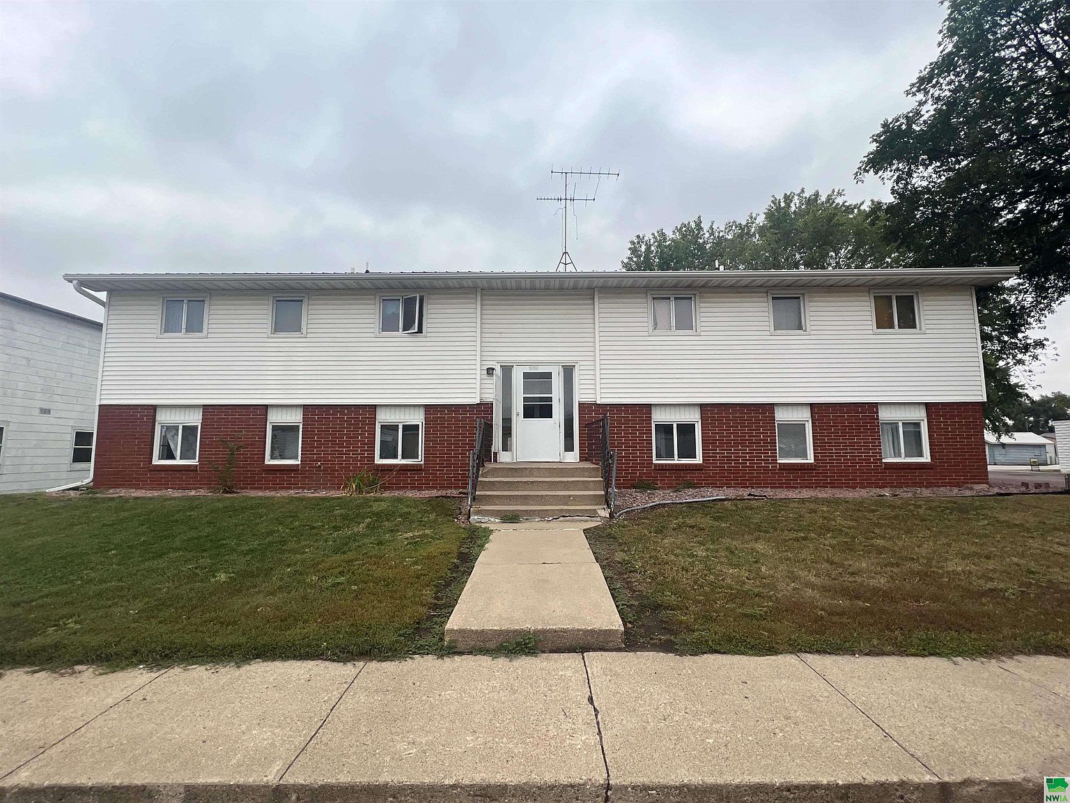 825 Avenue F, Hawarden, IA 51023 Zillow