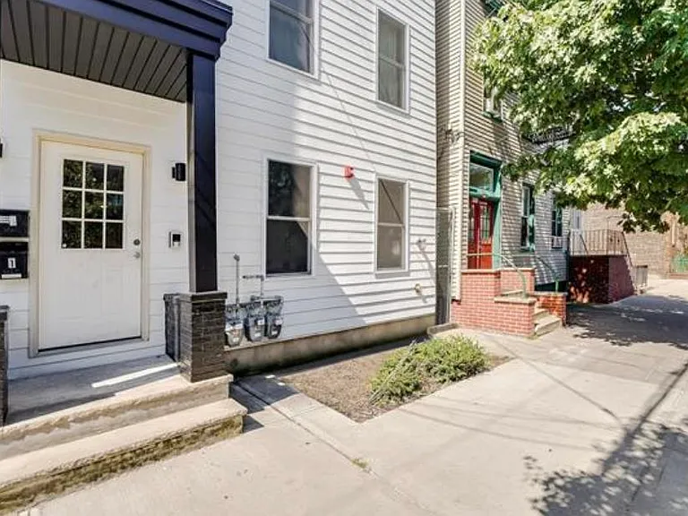 25 Saint Pauls Ave #1A — Photo 2