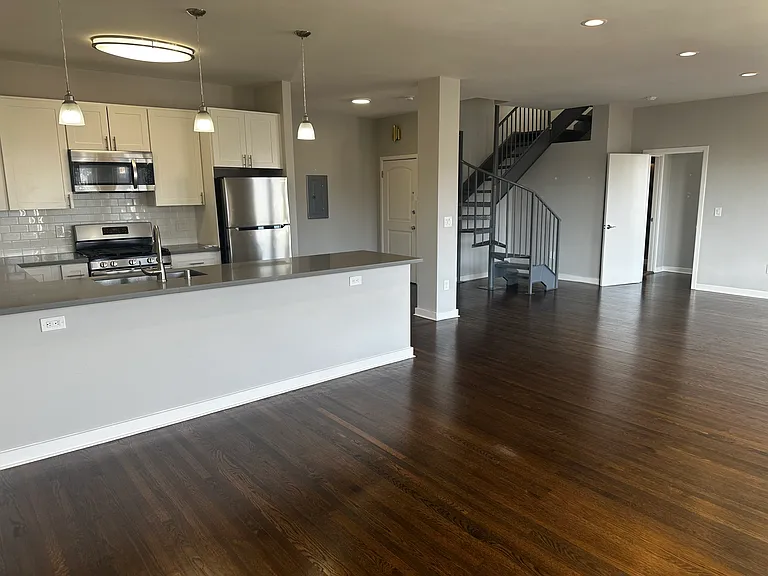 Boulevard Apartments — Photo 13