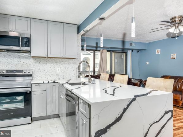 623 Center St APT 101, Herndon, VA 20170
