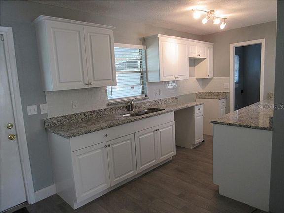 3rd image of 816 Sherwood Dr