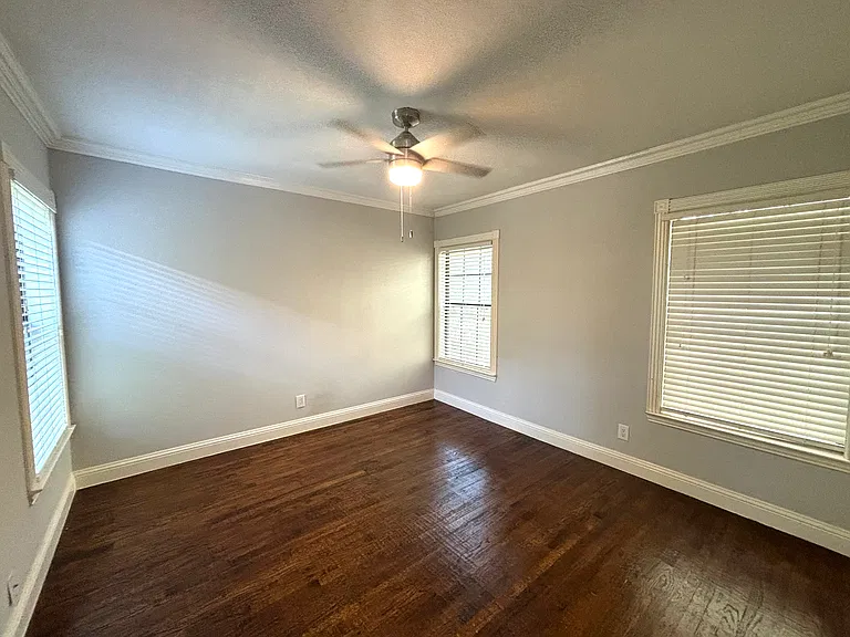 3835 Hawick Ln — Photo 10