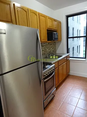 Rented by Green Home NY Realty LLC | media 28