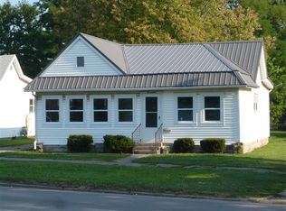 17 W State St, Charleston, IL 61920