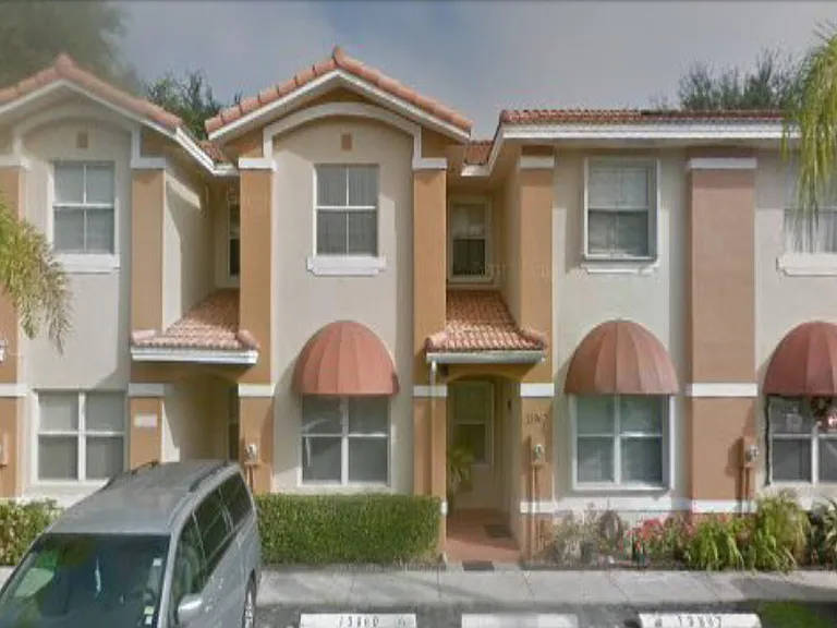 13869 SW 62nd Ter — Photo 1