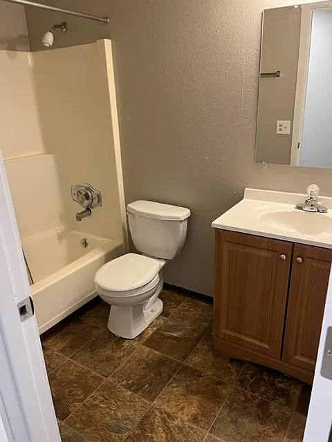1501 Wood Ave — Photo 4