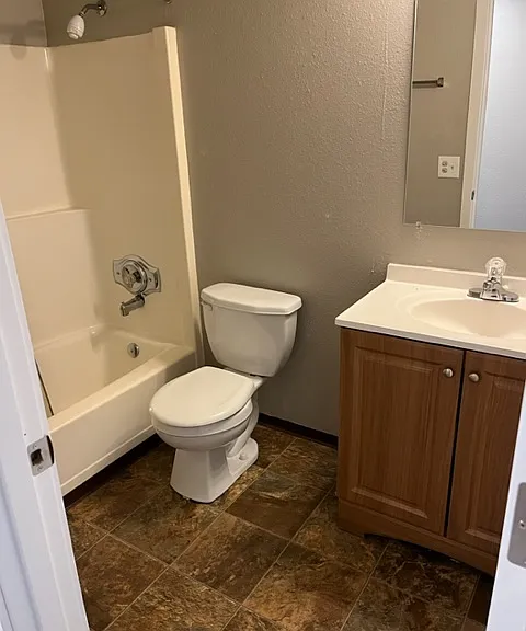1501 Wood Ave — Photo 4