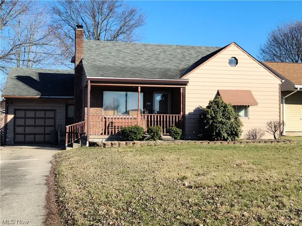 428 Blossom Ave, Campbell, OH 44405