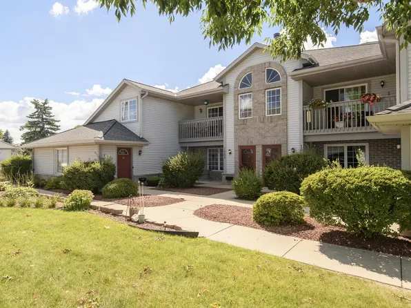 1055 Quinlan DRIVE #A, Pewaukee, WI 53072
