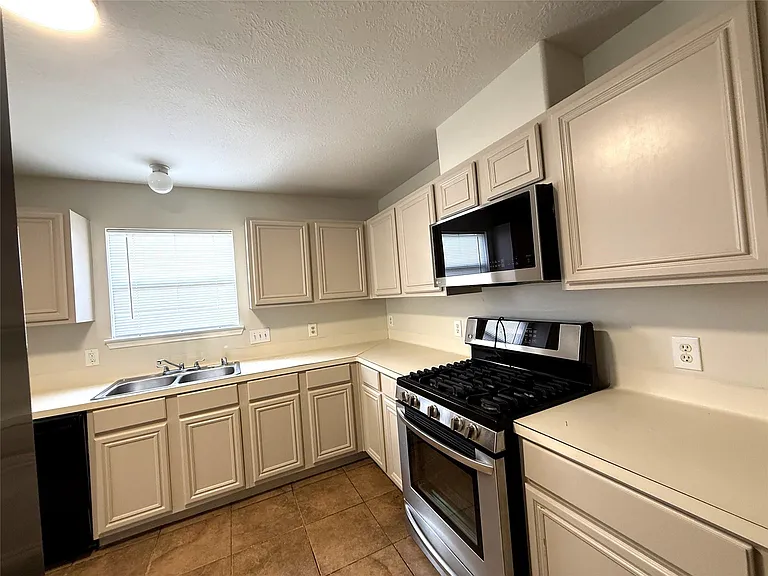 6023 Barany Ct — Photo 18