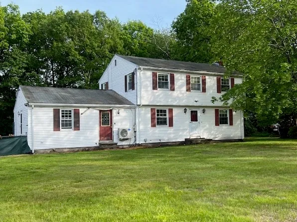 8 Clover Hill Dr, Chelmsford, MA 01824