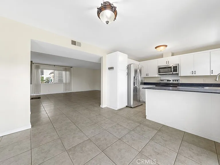 806 E 4th Ave #9 — Photo 9