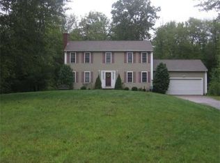 15 Longmeadow Rd, Uxbridge, MA 01569