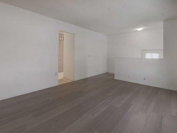 5th image of 27 N Castleglen Rd NE