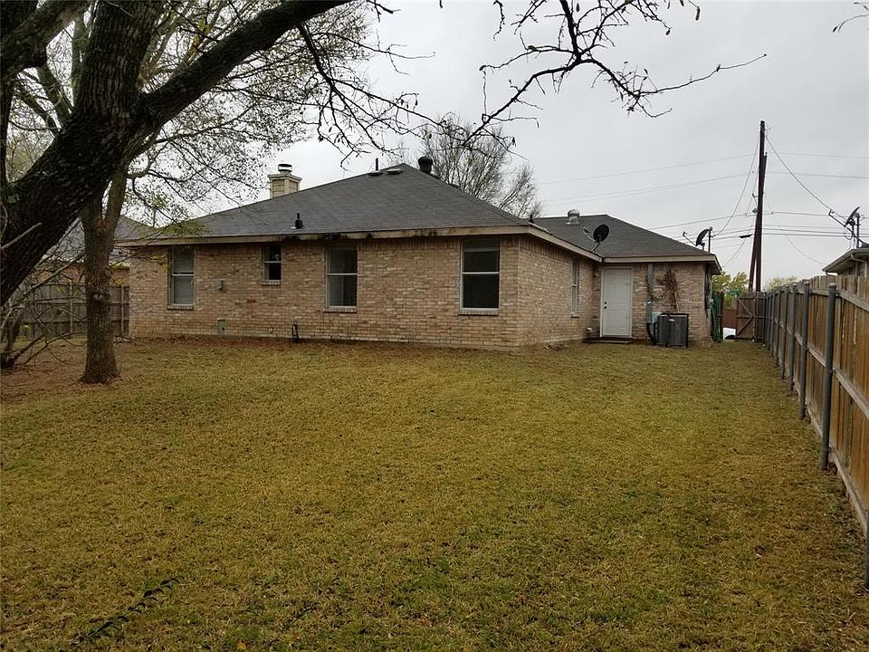 2nd image of 2304 Vine Ln
