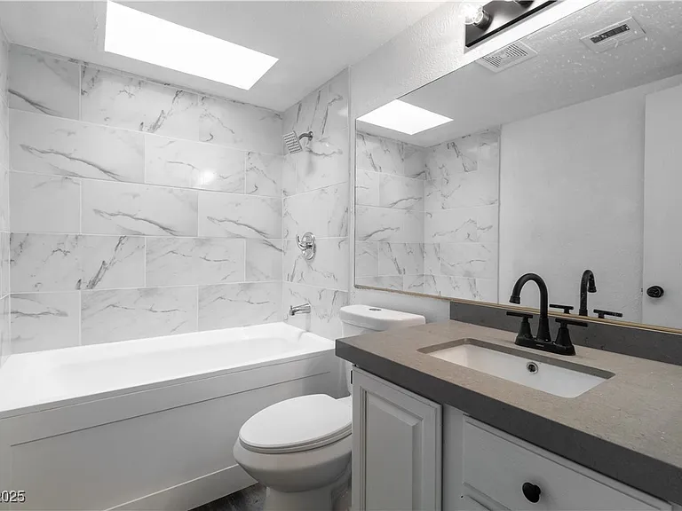2200 Venus St #C — Photo 18