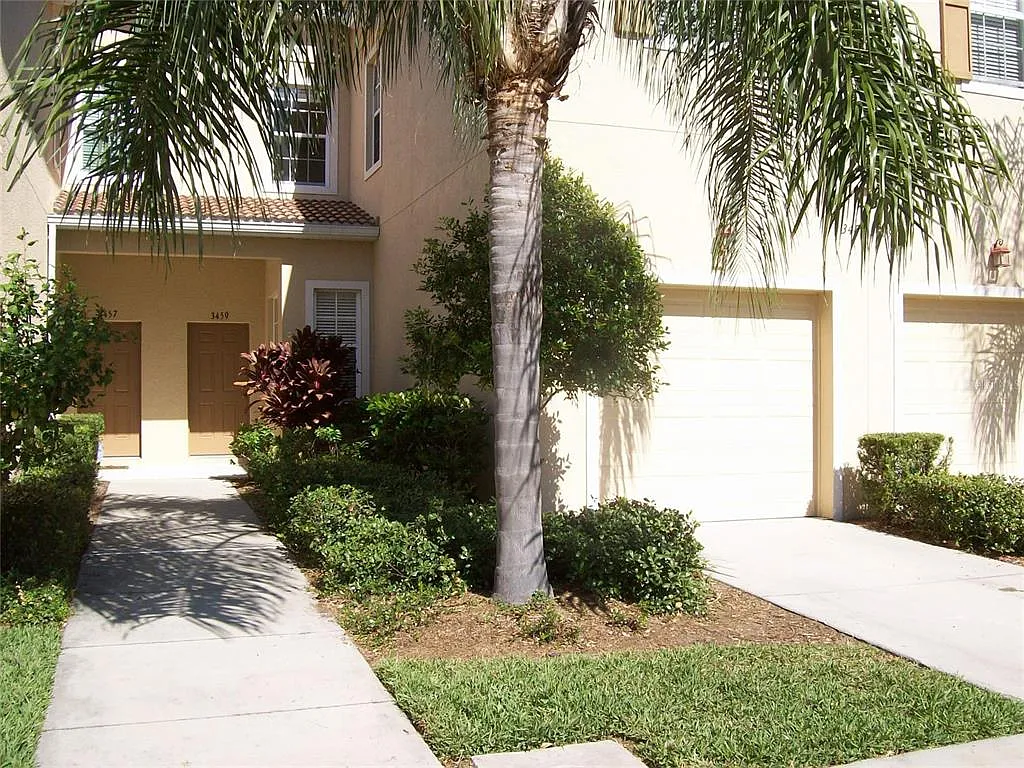 3 bed, 2.5 bath, 1912 sqft, $2,195 — Photo 1