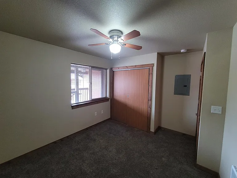 950 Mount Ave — Photo 5