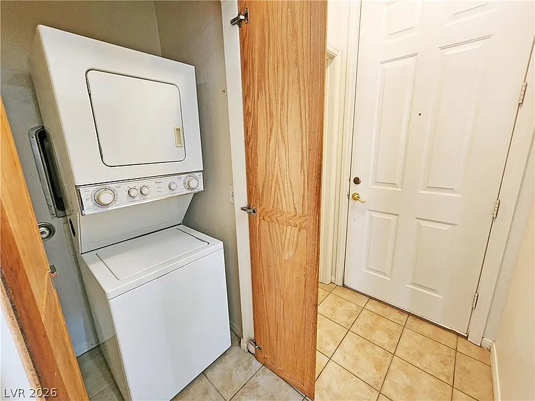 1041 S Marne Ct #4 — Photo 28