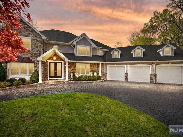145 Canterbury Dr, Ramsey, NJ 07446