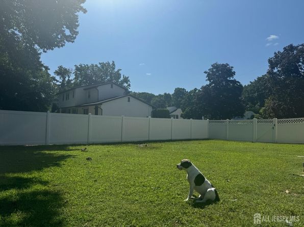 40 Sandburg Dr, Morganville, NJ 07751