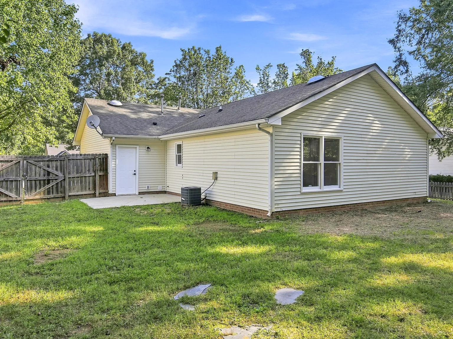 3 bed, 1115 sqft, $1,750 — Photo 3