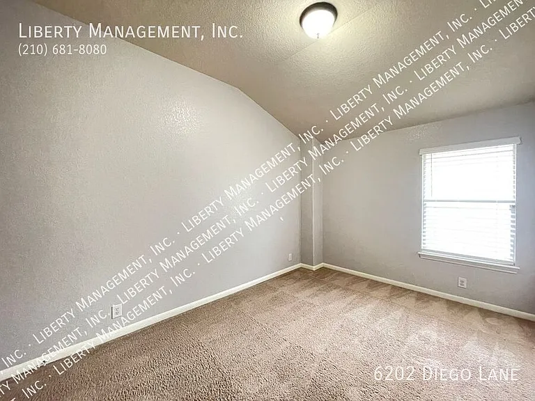 6202 Diego Ln — Photo 37