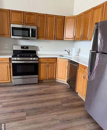 3rd image of 250 Park Ave APT 1