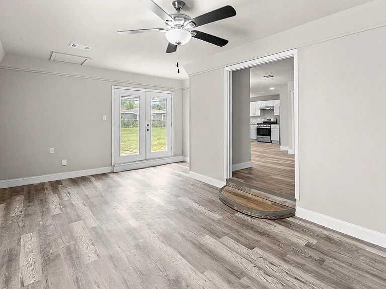 5860 Tracyne Dr — Photo 3