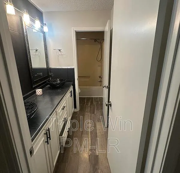 5900 Foxboro Dr — Photo 9