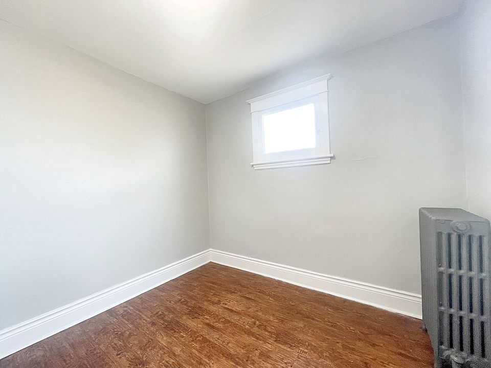 624 Main Street East, Hamilton, Ontario 624 Main St E Hamilton ON