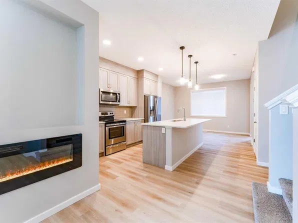105 E Highview Gate SE, Airdrie, AB T4A 3L6