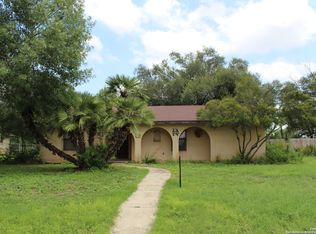 116 E Bluebonnet Dr, Uvalde, TX 78801