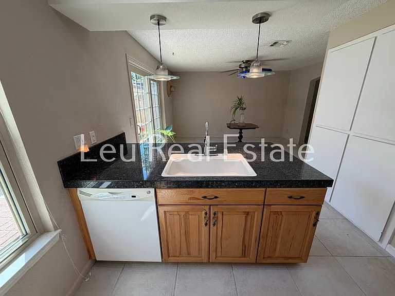2223 Bridlewood Dr — Photo 4