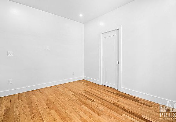 3rd image of 304 E 77th St APT 3