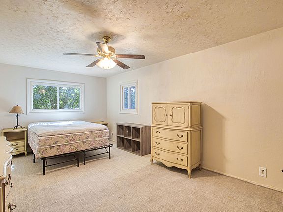 3rd image of 217 E Countryside Cir