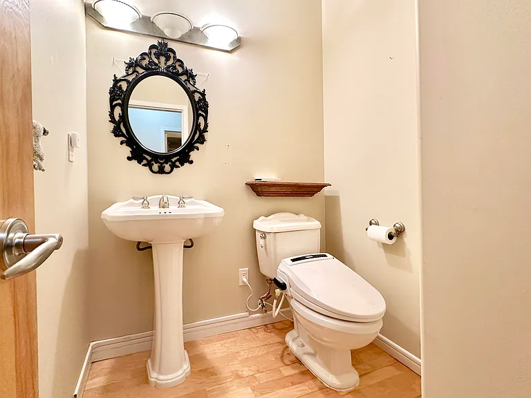 2688 Vine St — Photo 8
