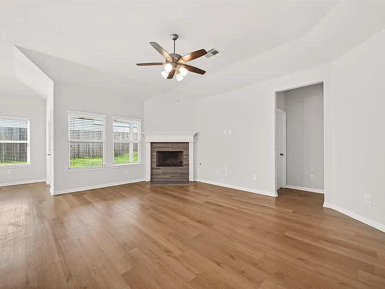 1701 Cindy Ln — Photo 2