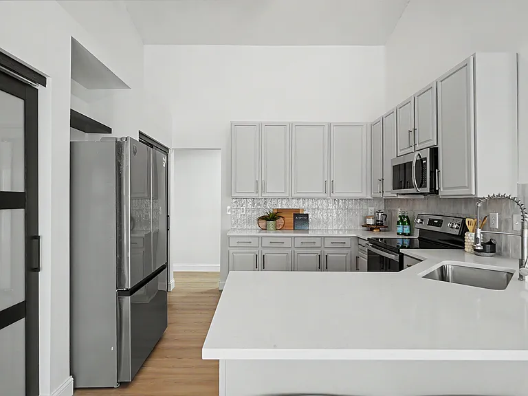 8003 Knights Crossing Dr — Photo 15