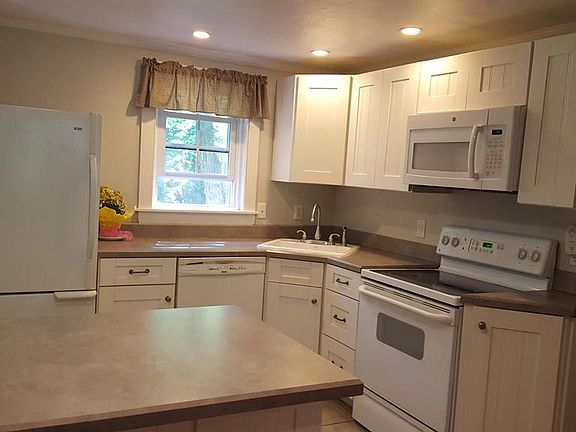 4th image of 368 Ashland St