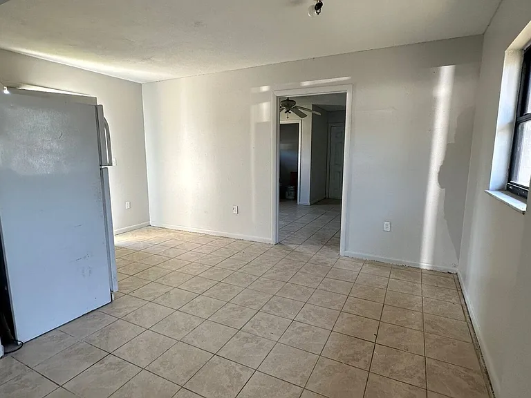 853 Edith Ave — Photo 8