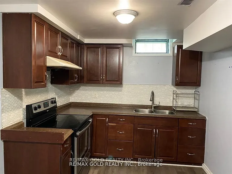 27 Middlecote Dr #BASEMENT — Photo 12