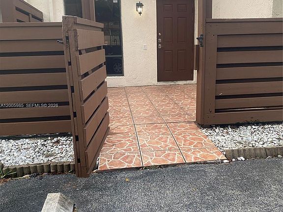 4th image of 803 SW 119th Way