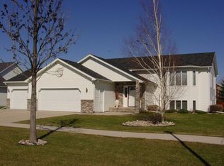 2649 S 36th St, Grand Forks, ND 58201