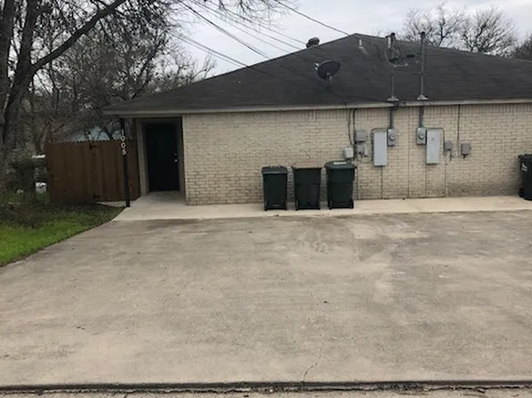 1005 Dartmouth St, San Marcos, TX 78666
